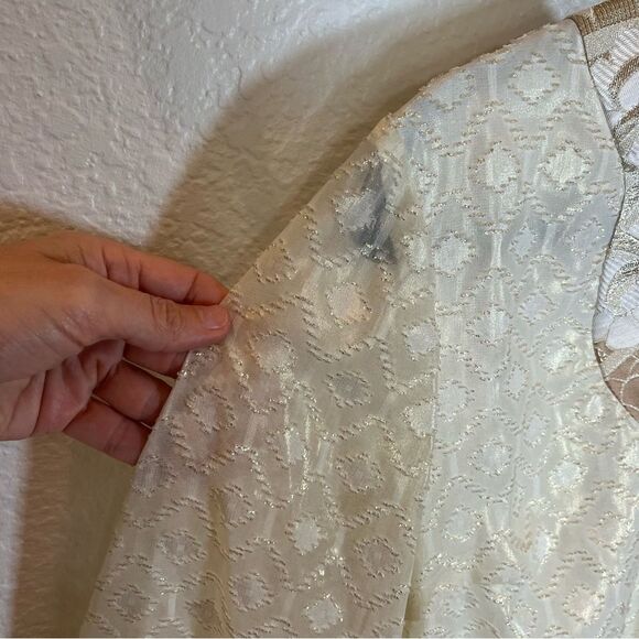 Trina Turk Bonita Gold Shimmer Bell Sleeve Shift Dress in Whitewash size 12 - Picture 12 of 15